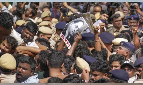 ಜಂತರ್ ಮಂತರ್ ಬಳಿ ಮುಖ್ಯ ಚುನಾವಣಾ ಅಯುಕ್ತ ಜ್ಞಾನೇಶ್ ಕುಮಾರ್ ವಿರುದ್ಧ ಪ್ರತಿಭಟನೆ; ಹಲವರು ಪೊಲೀಸ್‌ ವಶಕ್ಕೆ