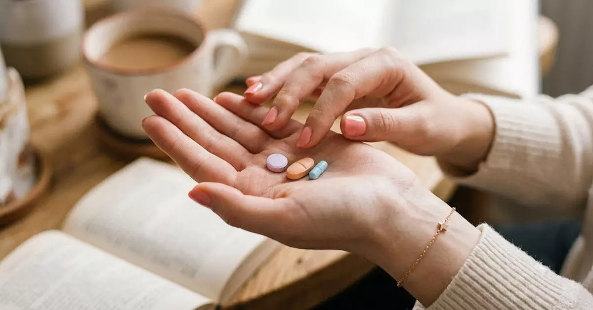 ಚಿಲ್ಲರೆ ವ್ಯಾಪಾರಿಗಳಿಗೆ ತಲುಪುವ ಔಷಧಗಳ ಬೆಲೆ ಹಾಗೂ MRP ನಡುವಿನ ವ್ಯತ್ಯಾಸ ಹಗಲು ದರೋಡೆ ಎಂದ ಸುಪ್ರೀಂ ಕೋರ್ಟ್; ಭಾರತದಲ್ಲಿ ಔಷಧಗಳ ಬೆಲೆ ನಿಗದಿಯಾಗುವುದು ಹೇಗೆ? ಚಿಲ್ಲರೆ ವ್ಯಾಪಾರಿಗಳಿಗೆ ತಲುಪುವ ಔಷಧಗಳ ಬೆಲೆ ಹಾಗೂ MRP ನಡುವಿನ ವ್ಯತ್ಯಾಸ ಹಗಲು ದರೋಡೆ ಎಂದ ಸುಪ್ರೀಂ ಕೋರ್ಟ್; ಭಾರತದಲ್ಲಿ ಔಷಧಗಳ ಬೆಲೆ ನಿಗದಿಯಾಗುವುದು ಹೇಗೆ?