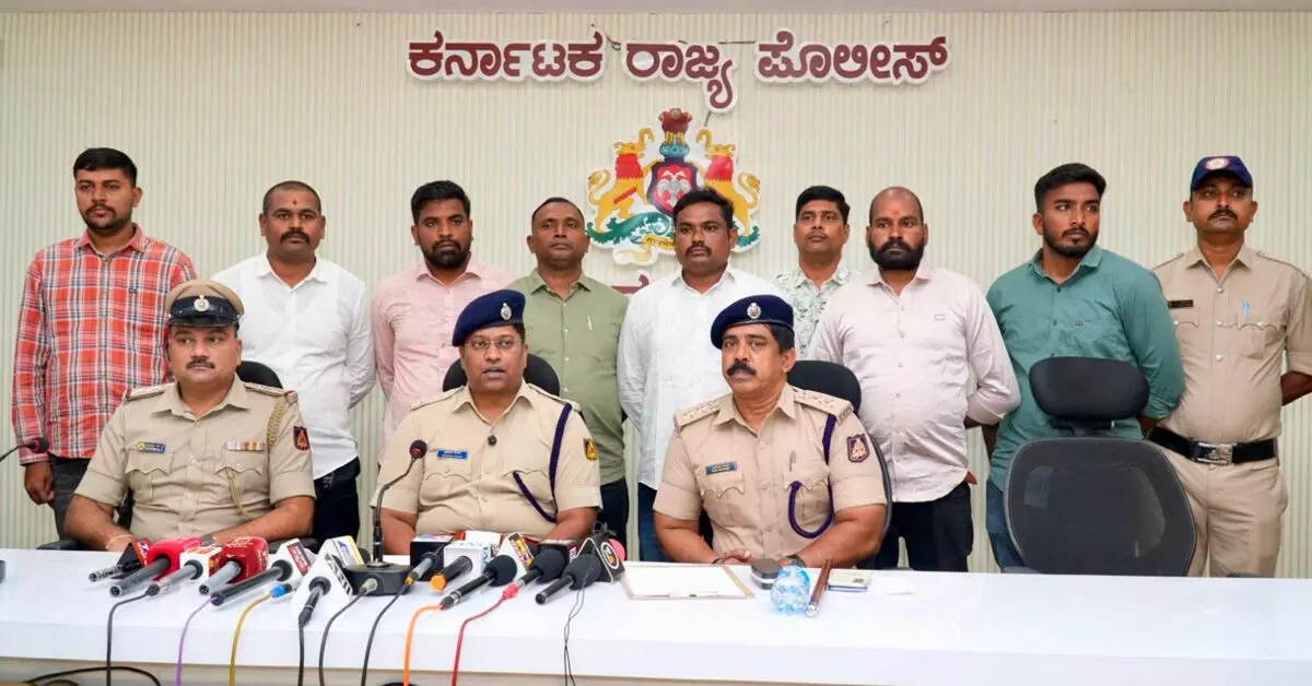 Bidar | ಪಿಸ್ತೂಲ್ ಮಾರಾಟ ಪ್ರಕರಣ: ಪ್ರಮುಖ ಆರೋಪಿ ಸೇರಿ ನಾಲ್ವರ ಬಂಧನ Bidar | ಪಿಸ್ತೂಲ್ ಮಾರಾಟ ಪ್ರಕರಣ: ಪ್ರಮುಖ ಆರೋಪಿ ಸೇರಿ ನಾಲ್ವರ ಬಂಧನ