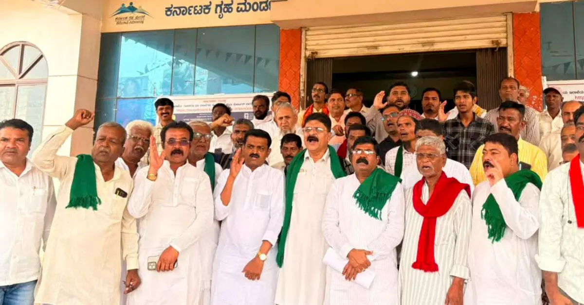 Hubballi | ಕೃಷಿ ಸಾಲ ಮನ್ನಾ, ಮಹದಾಯಿ ಯೋಜನೆ ಜಾರಿಗಾಗಿ ಆಗ್ರಹಿಸಿ ಪ್ರತಿಭಟನೆ Hubballi | ಕೃಷಿ ಸಾಲ ಮನ್ನಾ, ಮಹದಾಯಿ ಯೋಜನೆ ಜಾರಿಗಾಗಿ ಆಗ್ರಹಿಸಿ ಪ್ರತಿಭಟನೆ