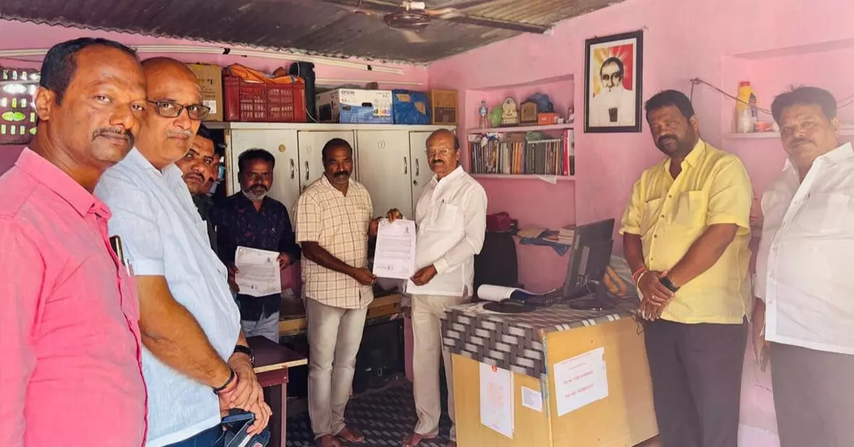 Sedam | ಈಶಾನ್ಯ ಶಿಕ್ಷಕರ ಕ್ಷೇತ್ರದ ಚುನಾವಣೆ: ಶರಣಪ್ಪ ಮಟ್ಟೂರ ಪರ ಕಾಂಗ್ರೆಸ್ ಮುಖಂಡರಿಂದ ಮತಯಾಚನೆ Sedam | ಈಶಾನ್ಯ ಶಿಕ್ಷಕರ ಕ್ಷೇತ್ರದ ಚುನಾವಣೆ: ಶರಣಪ್ಪ ಮಟ್ಟೂರ ಪರ ಕಾಂಗ್ರೆಸ್ ಮುಖಂಡರಿಂದ ಮತಯಾಚನೆ