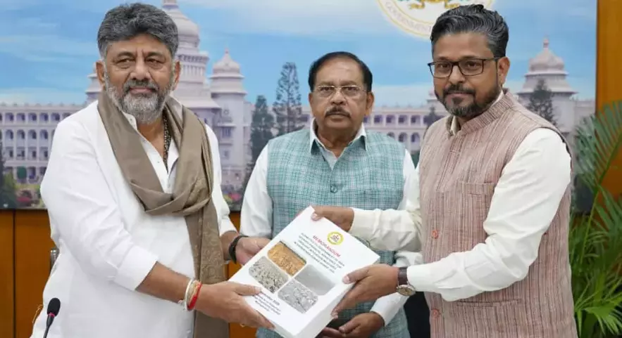 ರಾಜ್ಯದಲ್ಲಿ ತೀವ್ರ ಬರ ಪರಿಸ್ಥಿತಿ, ಶೀಘ್ರ ಪರಿಹಾರ ಒದಗಿಸಿ : ಕೇಂದ್ರ ತಂಡಕ್ಕೆ ಡಿಸಿಎಂ ಜಿ.ಪರಮೇಶ್ವರ್ ಮನವಿ ರಾಜ್ಯದಲ್ಲಿ ತೀವ್ರ ಬರ ಪರಿಸ್ಥಿತಿ, ಶೀಘ್ರ ಪರಿಹಾರ ಒದಗಿಸಿ : ಕೇಂದ್ರ ತಂಡಕ್ಕೆ ಡಿಸಿಎಂ ಜಿ.ಪರಮೇಶ್ವರ್ ಮನವಿ