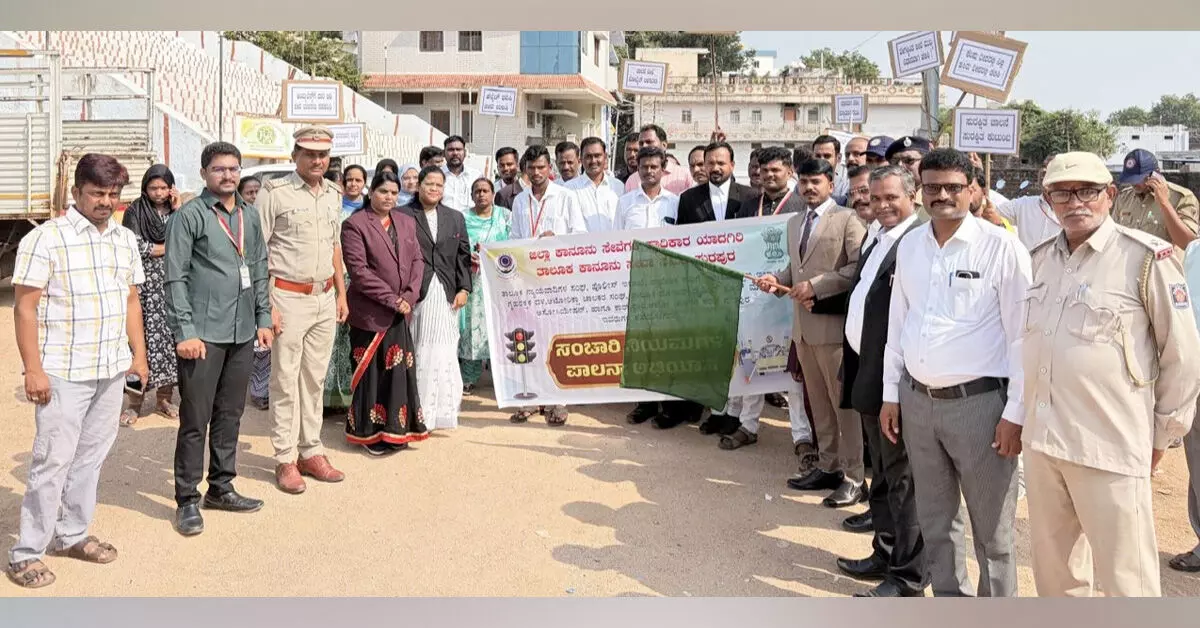 ಸುರಪುರ | ಜೀವ ರಕ್ಷಣೆಗಾಗಿ ಸಂಚಾರಿ ನಿಯಮ ಪಾಲಿಸಿ : ನ್ಯಾ.ಮುದುಕಪ್ಪ ಓದನ್ ಸುರಪುರ | ಜೀವ ರಕ್ಷಣೆಗಾಗಿ ಸಂಚಾರಿ ನಿಯಮ ಪಾಲಿಸಿ : ನ್ಯಾ.ಮುದುಕಪ್ಪ ಓದನ್