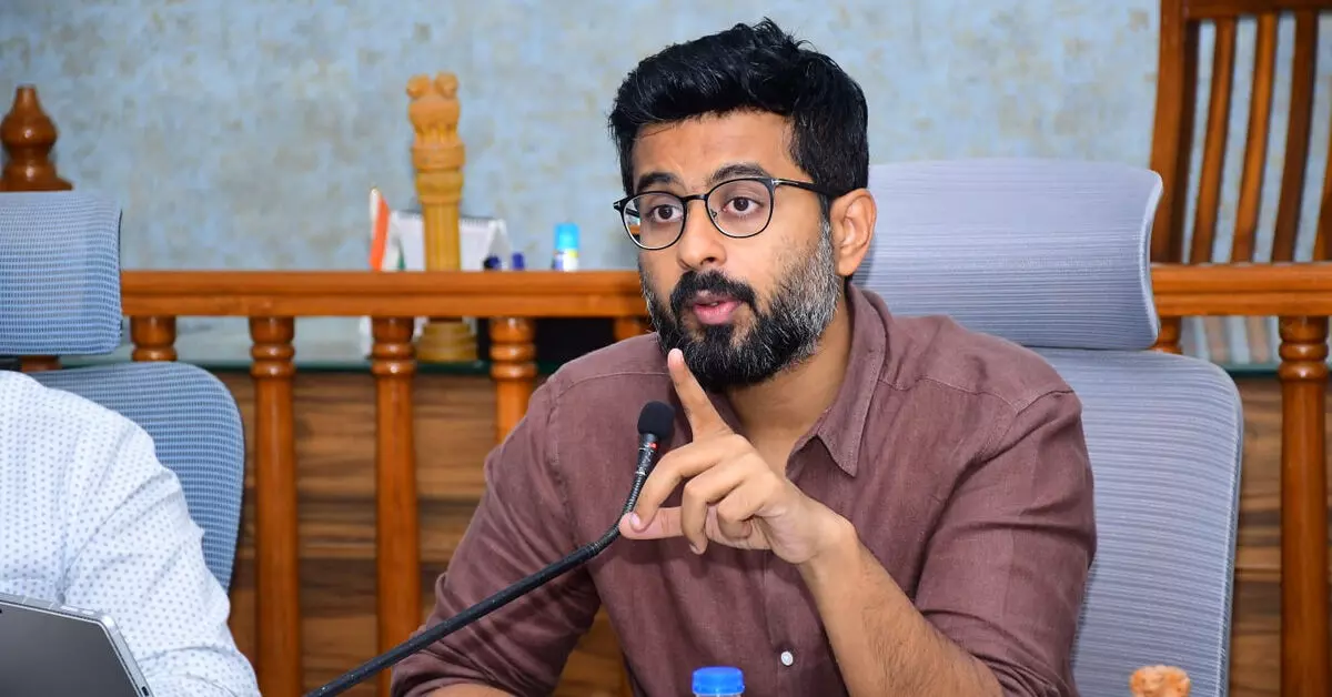 ಎಸ್.ಐ.ಆರ್ ಪರಿಷ್ಕರಣೆ | ನೋಟಿಸ್ ಪಡೆದ ಮತದಾರರ ಮನೆಗಳಿಗೆ ಬಿಎಲ್ಒಗಳ ಭೇಟಿ: ಡಿಸಿ ಇಕ್ರಮ್ ಶರೀಫ್ ಎಸ್.ಐ.ಆರ್ ಪರಿಷ್ಕರಣೆ | ನೋಟಿಸ್ ಪಡೆದ ಮತದಾರರ ಮನೆಗಳಿಗೆ ಬಿಎಲ್ಒಗಳ ಭೇಟಿ: ಡಿಸಿ ಇಕ್ರಮ್ ಶರೀಫ್