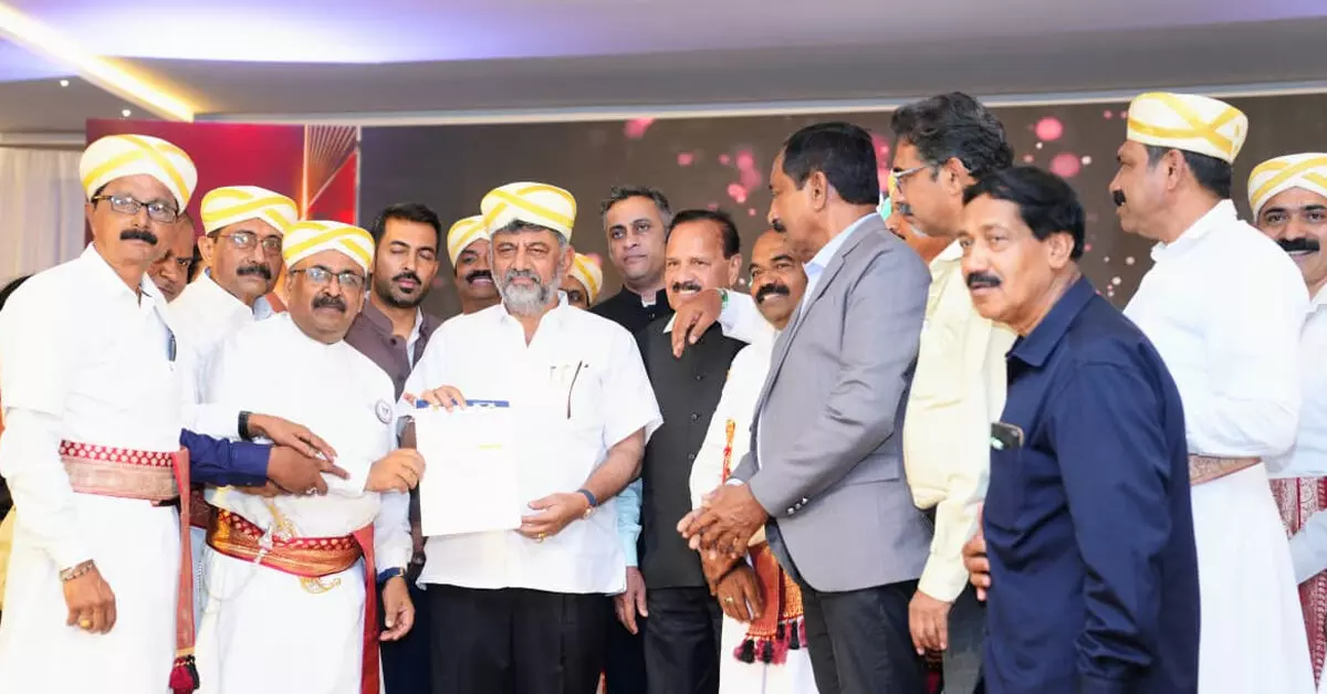 ಉದ್ಯೋಗಿಗಳಾಗದೇ ಉದ್ಯಮಿಗಳಾಗಿ, ನಿಮ್ಮ ಊರಿನಲ್ಲಿ ನೀವೇ ಉದ್ಯಮ ಆರಂಭಿಸಿ : ಸಿಎಂ ಡಿ.ಕೆ.ಶಿವಕುಮಾರ್ ಕರೆ ಉದ್ಯೋಗಿಗಳಾಗದೇ ಉದ್ಯಮಿಗಳಾಗಿ, ನಿಮ್ಮ ಊರಿನಲ್ಲಿ ನೀವೇ ಉದ್ಯಮ ಆರಂಭಿಸಿ : ಸಿಎಂ ಡಿ.ಕೆ.ಶಿವಕುಮಾರ್ ಕರೆ