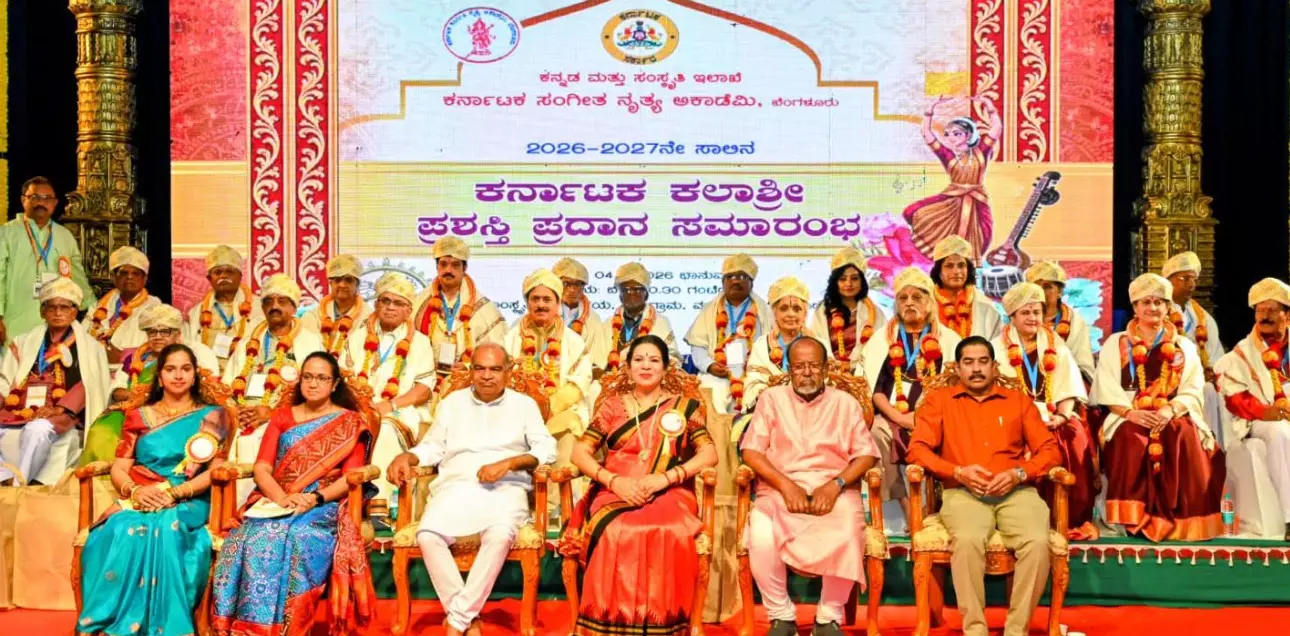ವಿಶ್ವಶಾಂತಿಗೆ ಸಾಂಸ್ಕೃತಿಕ ಮನಸ್ಸುಗಳು ರಾಜಕಾರಣಕ್ಕೆ ಬರಬೇಕು : ಪ್ರೊ.ಎಸ್.ಜಿ.ಸಿದ್ದರಾಮಯ್ಯ ವಿಶ್ವಶಾಂತಿಗೆ ಸಾಂಸ್ಕೃತಿಕ ಮನಸ್ಸುಗಳು ರಾಜಕಾರಣಕ್ಕೆ ಬರಬೇಕು : ಪ್ರೊ.ಎಸ್.ಜಿ.ಸಿದ್ದರಾಮಯ್ಯ