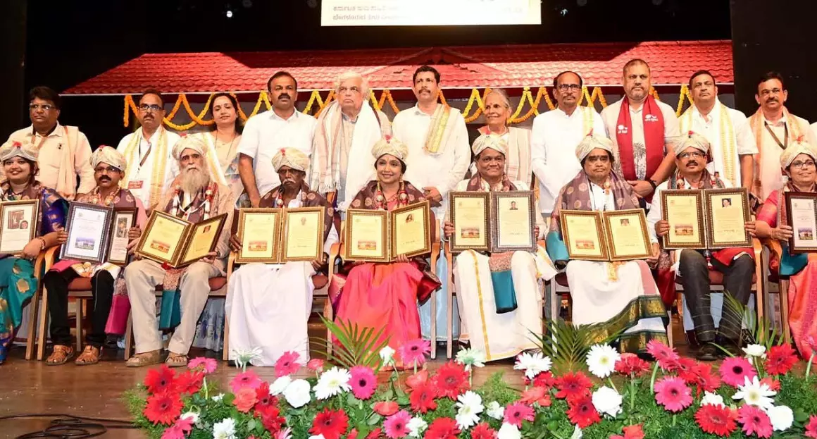 ದಕ್ಷಿಣ ಕನ್ನಡ, ಉಡುಪಿ, ಶಿವಮೊಗ್ಗದ ಕೆಲ ಪ್ರದೇಶಗಳ ಸೇರಿಸಿ ‘ಪ್ರತ್ಯೇಕ ಕಂದಾಯ ವಿಭಾಗ ರಚನೆ’ಗೆ ಆಗ್ರಹ ದಕ್ಷಿಣ ಕನ್ನಡ, ಉಡುಪಿ, ಶಿವಮೊಗ್ಗದ ಕೆಲ ಪ್ರದೇಶಗಳ ಸೇರಿಸಿ ‘ಪ್ರತ್ಯೇಕ ಕಂದಾಯ ವಿಭಾಗ ರಚನೆ’ಗೆ ಆಗ್ರಹ