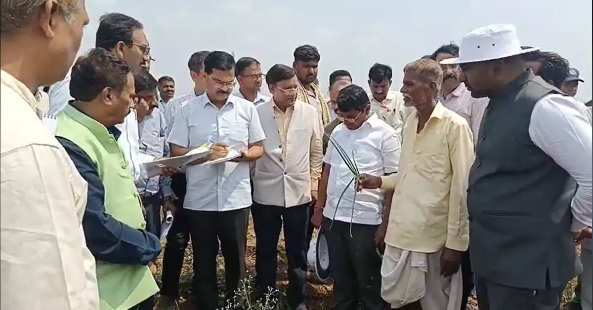 ಬಾಗಲಕೋಟೆ ಜಿಲ್ಲೆಯಲ್ಲಿ ಕೇಂದ್ರ ಬರ ಅಧ್ಯಯನ ತಂಡದಿಂದ ಪರಿಶೀಲನೆ ಬಾಗಲಕೋಟೆ ಜಿಲ್ಲೆಯಲ್ಲಿ ಕೇಂದ್ರ ಬರ ಅಧ್ಯಯನ ತಂಡದಿಂದ ಪರಿಶೀಲನೆ