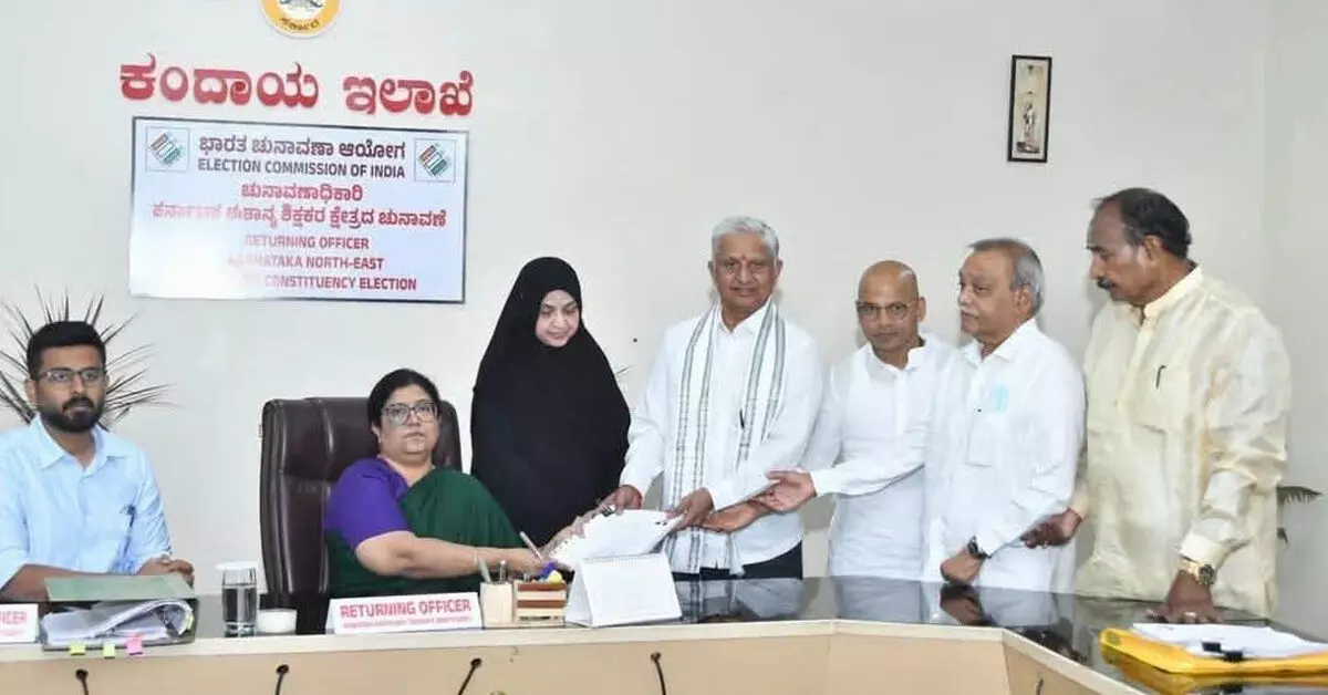 Kalaburagi | ಈಶಾನ್ಯ ಶಿಕ್ಷಕರ ಕ್ಷೇತ್ರದ ಚುನಾವಣೆ: ಕಾಂಗ್ರೆಸ್ ಅಭ್ಯರ್ಥಿಯಾಗಿ ಶರಣಪ್ಪ ಮಟ್ಟೂರ ನಾಮಪತ್ರ ಸಲ್ಲಿಕೆ Kalaburagi | ಈಶಾನ್ಯ ಶಿಕ್ಷಕರ ಕ್ಷೇತ್ರದ ಚುನಾವಣೆ: ಕಾಂಗ್ರೆಸ್ ಅಭ್ಯರ್ಥಿಯಾಗಿ ಶರಣಪ್ಪ ಮಟ್ಟೂರ ನಾಮಪತ್ರ ಸಲ್ಲಿಕೆ