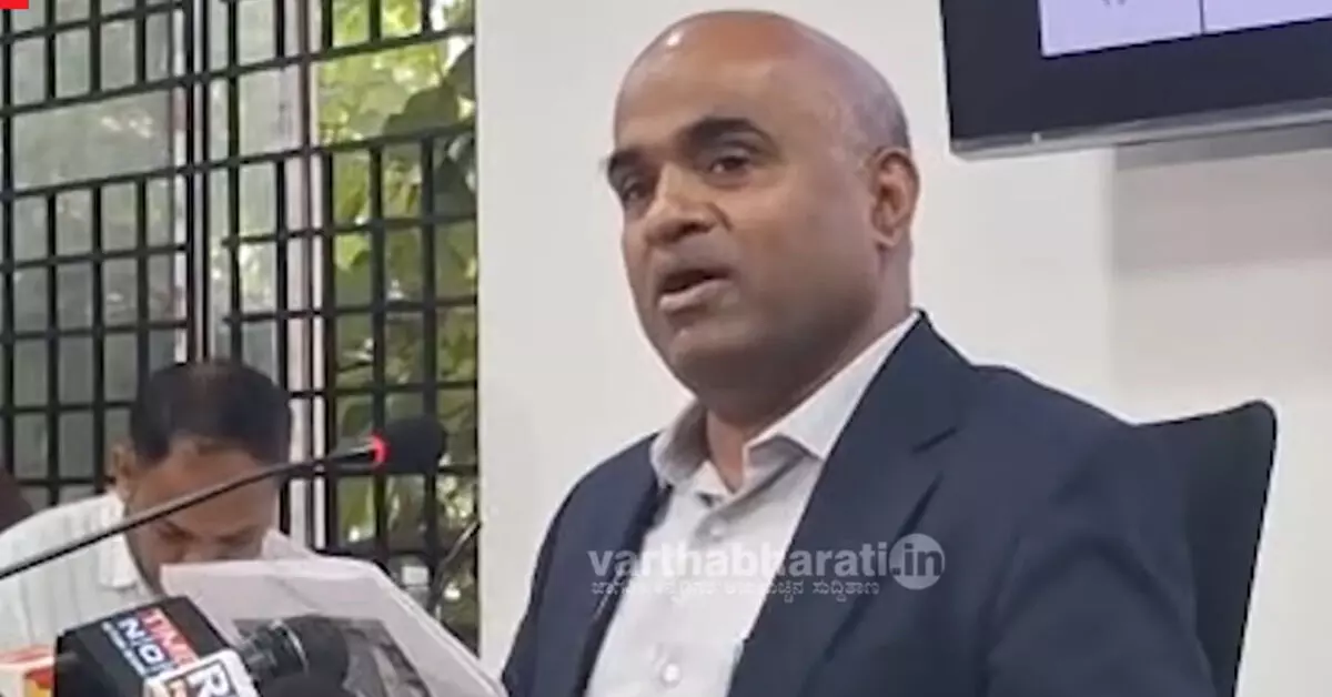 ‘ಫಾರಂ-7’ | ಕರಡು ಮತದಾರರ ಪಟ್ಟಿಯಿಂದ ಯಾರ ಹೆಸರನ್ನು ಕೈ ಬಿಟ್ಟಿಲ್ಲ: ಮುಖ್ಯ ಚುನಾವಣಾಧಿಕಾರಿ ಸ್ಪಷ್ಟನೆ ‘ಫಾರಂ-7’ | ಕರಡು ಮತದಾರರ ಪಟ್ಟಿಯಿಂದ ಯಾರ ಹೆಸರನ್ನು ಕೈ ಬಿಟ್ಟಿಲ್ಲ: ಮುಖ್ಯ ಚುನಾವಣಾಧಿಕಾರಿ ಸ್ಪಷ್ಟನೆ