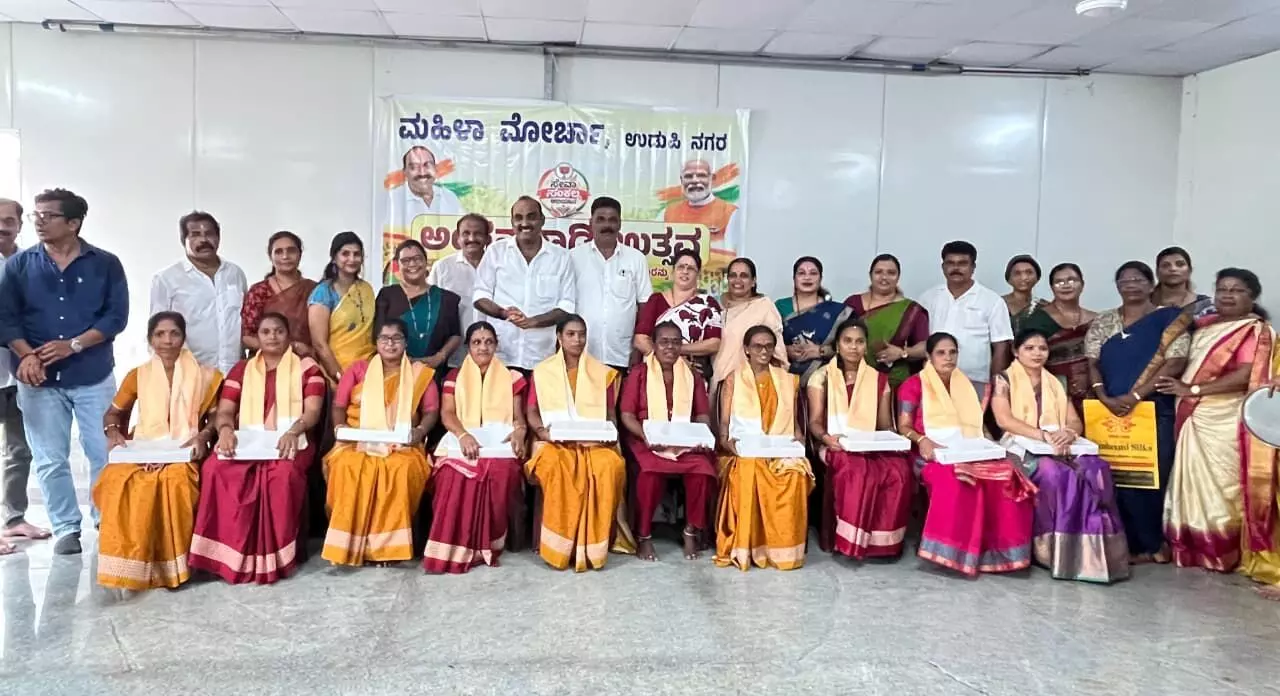 ಸೇವಾ ಸಂಕಲ್ಪ ಅಭಿಯಾನ: ಅಂಗನವಾಡಿ ಶಿಕ್ಷಕಿಯರಿಗೆ ಗೌರವ ಸೇವಾ ಸಂಕಲ್ಪ ಅಭಿಯಾನ: ಅಂಗನವಾಡಿ ಶಿಕ್ಷಕಿಯರಿಗೆ ಗೌರವ