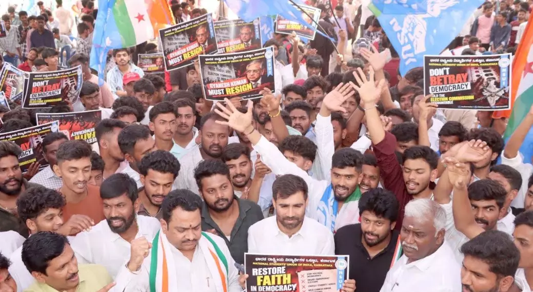 Bengaluru | ಜ್ಞಾನೇಶ್ ಕುಮಾರ್ ರಾಜೀನಾಮೆಗೆ ಆಗ್ರಹಿಸಿ ಎನ್ಎಸ್ಯುಐ ಧರಣಿ Bengaluru | ಜ್ಞಾನೇಶ್ ಕುಮಾರ್ ರಾಜೀನಾಮೆಗೆ ಆಗ್ರಹಿಸಿ ಎನ್ಎಸ್ಯುಐ ಧರಣಿ