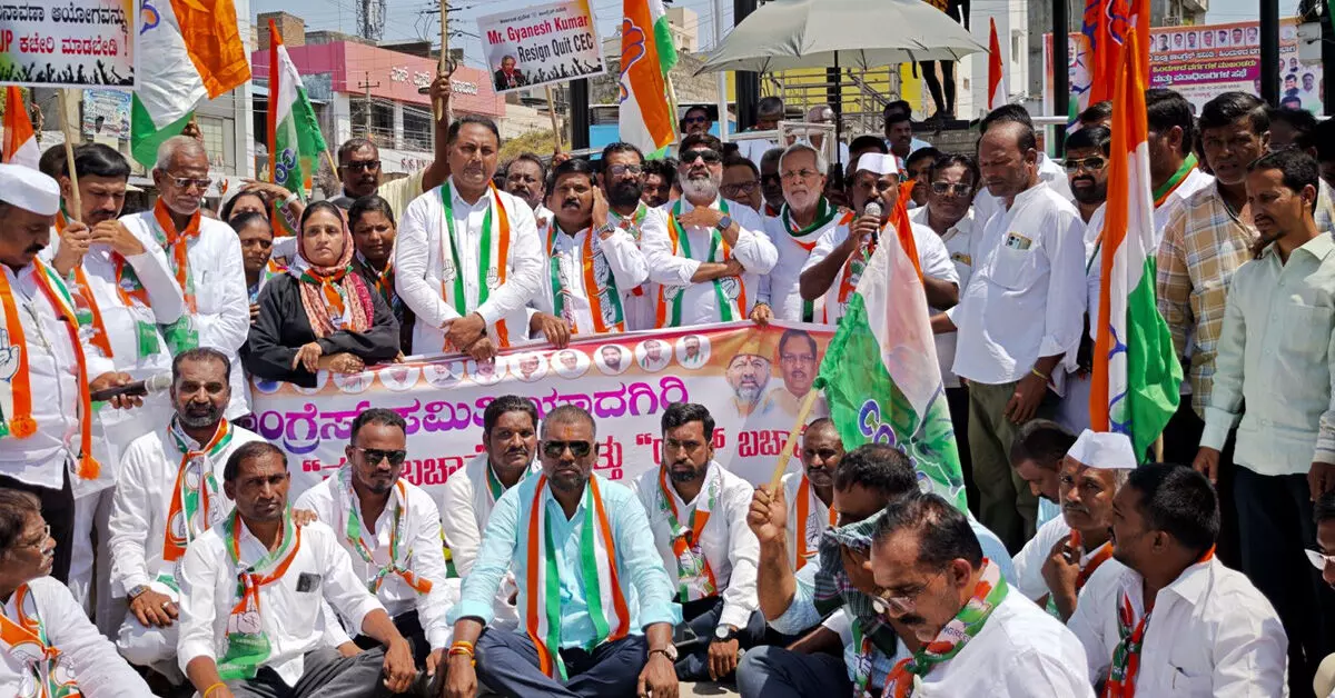 Yadgiri | ಎಸ್ಐಆರ್ ಲೋಪದೋಷ ಖಂಡಿಸಿ ಜಿಲ್ಲಾ ಕಾಂಗ್ರೆಸ್ನಿಂದ ಬೃಹತ್ ಪಾದಯಾತ್ರೆ Yadgiri | ಎಸ್ಐಆರ್ ಲೋಪದೋಷ ಖಂಡಿಸಿ ಜಿಲ್ಲಾ ಕಾಂಗ್ರೆಸ್ನಿಂದ ಬೃಹತ್ ಪಾದಯಾತ್ರೆ