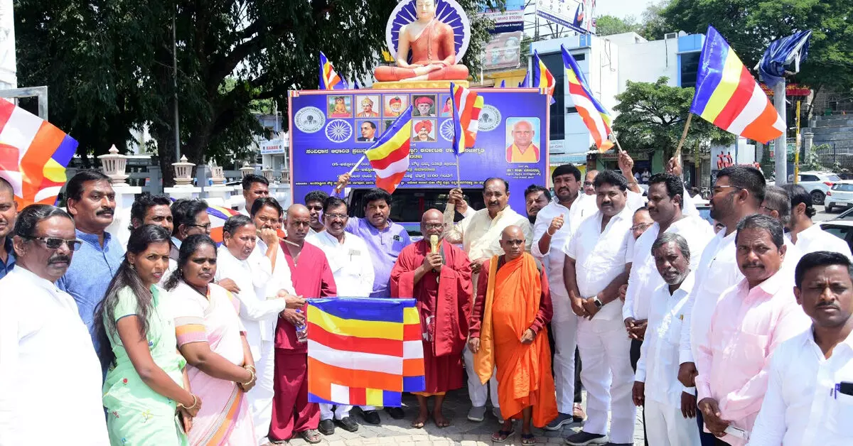 ಕಲಬುರಗಿಯಲ್ಲಿ ಕರ್ನಾಟಕ ಧಮ್ಮ ಜನಜಾಗೃತಿ ಯಾತ್ರೆಗೆ ಶಾಸಕರಿಂದ ಚಾಲನೆ ಕಲಬುರಗಿಯಲ್ಲಿ ಕರ್ನಾಟಕ ಧಮ್ಮ ಜನಜಾಗೃತಿ ಯಾತ್ರೆಗೆ ಶಾಸಕರಿಂದ ಚಾಲನೆ