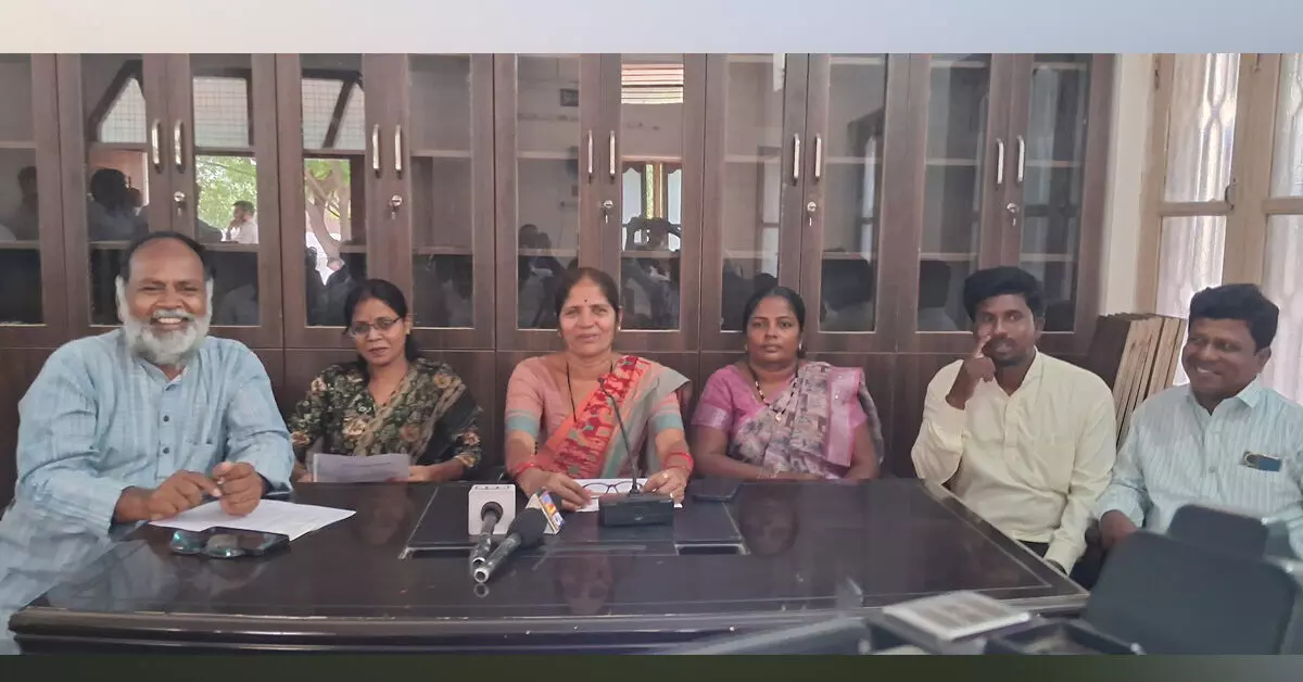 Raichur | ವಿವಿಧ ಬೇಡಿಕೆ ಈಡೇರಿಕೆಗೆ ಆಗ್ರಹಿಸಿ ನ.26ರಿಂದ ಅಹೋರಾತ್ರಿ ಧರಣಿ : ವಿದ್ಯಾ ಪಾಟೀಲ್ Raichur | ವಿವಿಧ ಬೇಡಿಕೆ ಈಡೇರಿಕೆಗೆ ಆಗ್ರಹಿಸಿ ನ.26ರಿಂದ ಅಹೋರಾತ್ರಿ ಧರಣಿ : ವಿದ್ಯಾ ಪಾಟೀಲ್