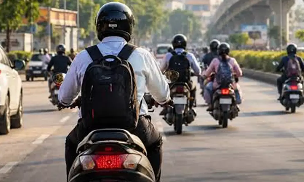 ದೇಶದಲ್ಲಿ ದೈನಂದಿನ ಪ್ರಯಾಣಕ್ಕೆ ದ್ವಿಚಕ್ರ ವಾಹನ ಮೊದಲ ಆದ್ಯತೆ; ಶೇ.42.6ರಷ್ಟು ಉದ್ಯೋಗಿಗಳಿಂದ ಬಳಕೆ