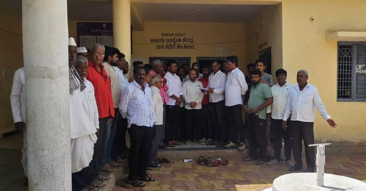Basavakalyan | ಬೆಳೆ ವಿಮೆ, ಮೇವು ಕೇಂದ್ರ ಸ್ಥಾಪಿಸಲು ಆಗ್ರಹಿಸಿ ಕೊಹಿನೂರ್ ರೈತರಿಂದ ಮನವಿ Basavakalyan | ಬೆಳೆ ವಿಮೆ, ಮೇವು ಕೇಂದ್ರ ಸ್ಥಾಪಿಸಲು ಆಗ್ರಹಿಸಿ ಕೊಹಿನೂರ್ ರೈತರಿಂದ ಮನವಿ