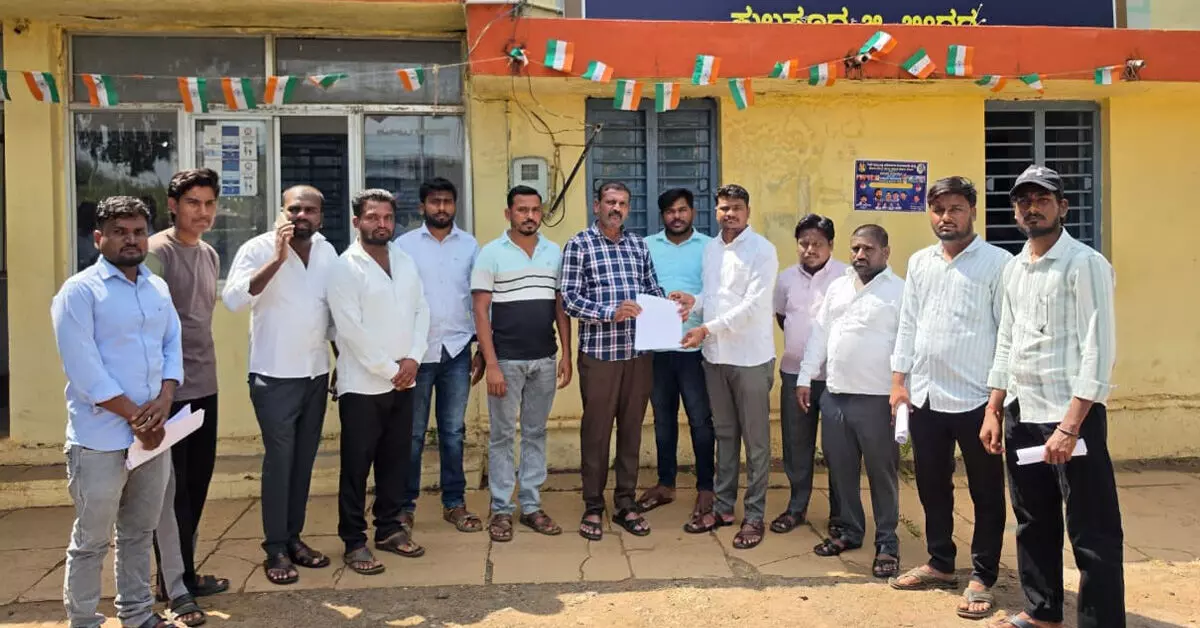 ಹುಲಸೂರು | ಸರಕಾರಿ ಜಮೀನು ಸರ್ವೇಯಲ್ಲಿ ಲೋಪ ಆರೋಪ: ಸಮಗ್ರ ತನಿಖೆಗೆ ಆಗ್ರಹ ಹುಲಸೂರು | ಸರಕಾರಿ ಜಮೀನು ಸರ್ವೇಯಲ್ಲಿ ಲೋಪ ಆರೋಪ: ಸಮಗ್ರ ತನಿಖೆಗೆ ಆಗ್ರಹ
