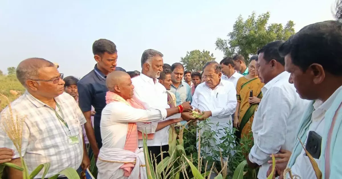 ಯಾರೂ ಗುಳೆ ಹೋಗಬೇಡಿ, ಊರಲ್ಲೇ ಕೆಲಸ ಕೊಡುತ್ತೇವೆ : ಡಿಸಿಎಂ ಡಾ.ಜಿ.ಪರಮೇಶ್ವರ್ ಭರವಸೆ ಯಾರೂ ಗುಳೆ ಹೋಗಬೇಡಿ, ಊರಲ್ಲೇ ಕೆಲಸ ಕೊಡುತ್ತೇವೆ : ಡಿಸಿಎಂ ಡಾ.ಜಿ.ಪರಮೇಶ್ವರ್ ಭರವಸೆ