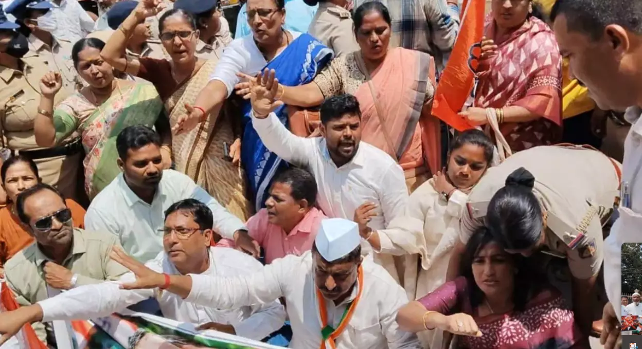 Hubballi | ರಾಹುಲ್ ಗಾಂಧಿ ಬಂಧನ ಖಂಡಿಸಿ ಕಾಂಗ್ರೆಸ್ ಪ್ರತಿಭಟನೆ Hubballi | ರಾಹುಲ್ ಗಾಂಧಿ ಬಂಧನ ಖಂಡಿಸಿ ಕಾಂಗ್ರೆಸ್ ಪ್ರತಿಭಟನೆ