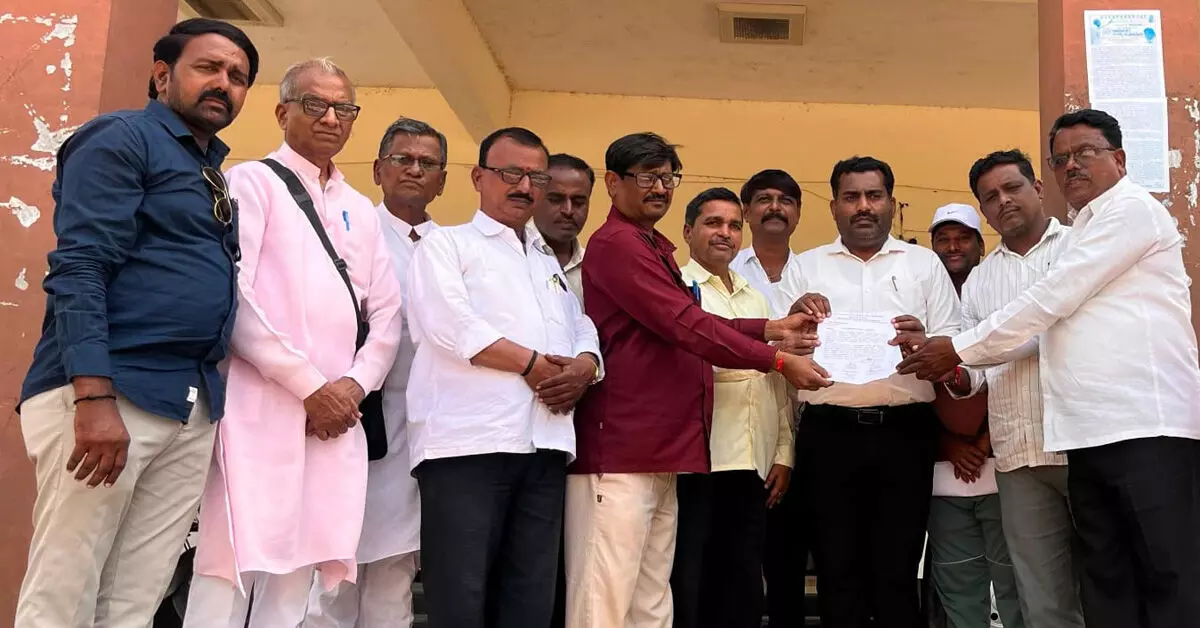 Aland | ಮಹಿಳಾ ಪತ್ರಕರ್ತೆಗೆ ಅವಮಾನ ಆರೋಪ: ತನಿಖೆಗೆ ಆಗ್ರಹ Aland | ಮಹಿಳಾ ಪತ್ರಕರ್ತೆಗೆ ಅವಮಾನ ಆರೋಪ: ತನಿಖೆಗೆ ಆಗ್ರಹ