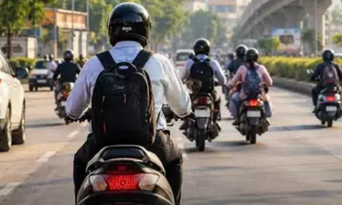 ದೇಶದಲ್ಲಿ ದೈನಂದಿನ ಪ್ರಯಾಣಕ್ಕೆ ದ್ವಿಚಕ್ರ ವಾಹನ ಮೊದಲ ಆದ್ಯತೆ; ಶೇ.42.6ರಷ್ಟು ಉದ್ಯೋಗಿಗಳಿಂದ ಬಳಕೆ