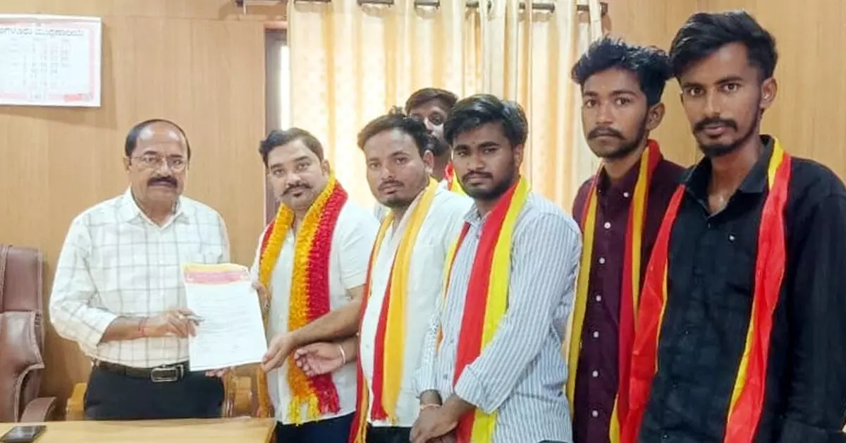 Bidar | ಸಂಗೋಳಗಿ ಆರೋಗ್ಯ ಕೇಂದ್ರದಲ್ಲಿ ವೈದ್ಯರು, ಸಿಬ್ಬಂದಿ ಗೈರು ಆರೋಪ: ಕ್ರಮಕ್ಕೆ ಆಗ್ರಹ Bidar | ಸಂಗೋಳಗಿ ಆರೋಗ್ಯ ಕೇಂದ್ರದಲ್ಲಿ ವೈದ್ಯರು, ಸಿಬ್ಬಂದಿ ಗೈರು ಆರೋಪ: ಕ್ರಮಕ್ಕೆ ಆಗ್ರಹ