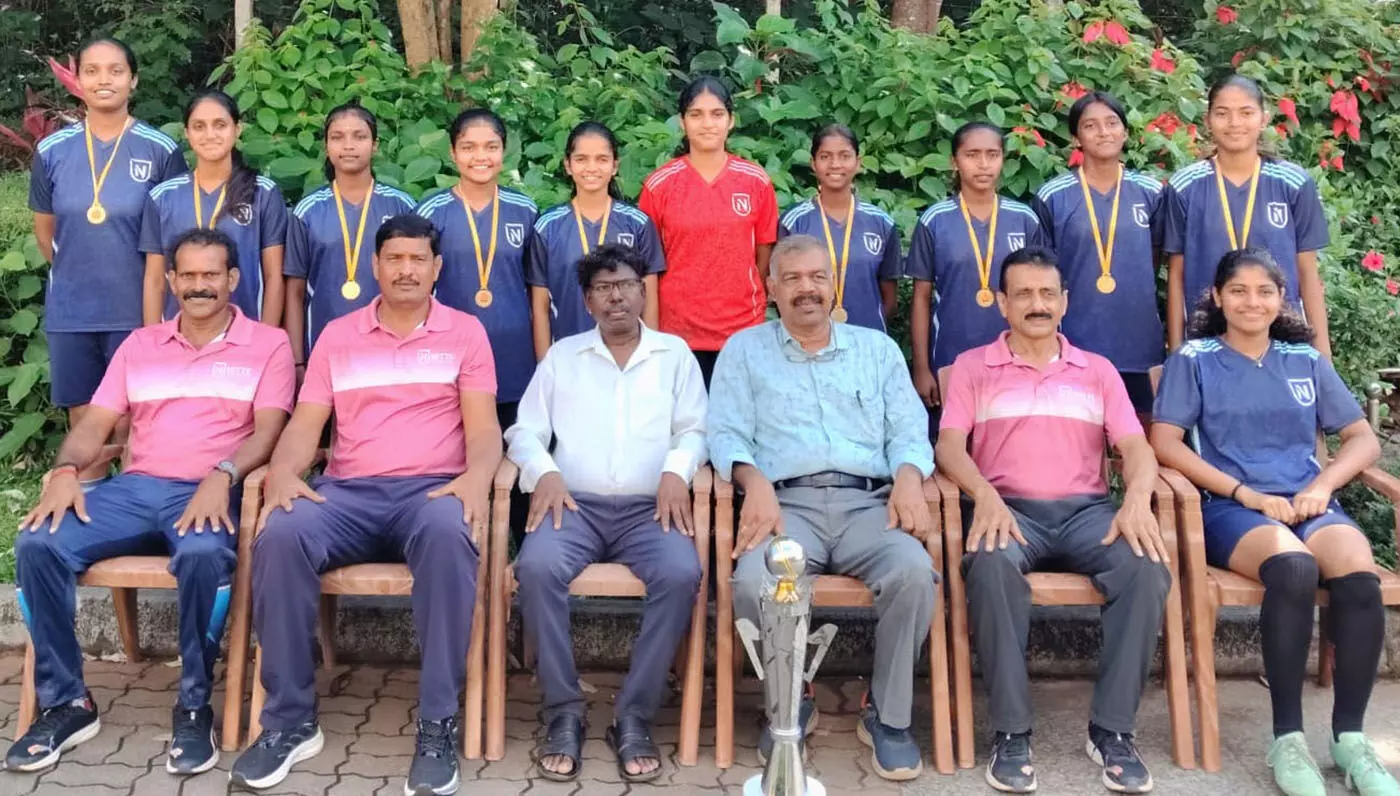 ಉಡುಪಿ ಜಿಲ್ಲಾ ಫುಟ್ಬಾಲ್ ತಂಡದಲ್ಲಿ ನಿಟ್ಟೆ ಪಿಯು ಕಾಲೇಜಿನ 9 ಮಂದಿ ವಿದ್ಯಾರ್ಥಿನಿಯರು ಆಯ್ಕೆ ಉಡುಪಿ ಜಿಲ್ಲಾ ಫುಟ್ಬಾಲ್ ತಂಡದಲ್ಲಿ ನಿಟ್ಟೆ ಪಿಯು ಕಾಲೇಜಿನ 9 ಮಂದಿ ವಿದ್ಯಾರ್ಥಿನಿಯರು ಆಯ್ಕೆ