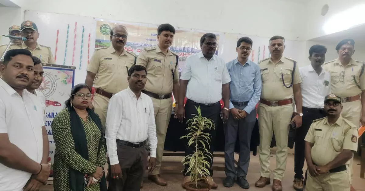 Ballari | ವನ್ಯಜೀವಿ ಸಂರಕ್ಷಣೆ ಪ್ರತಿಯೊಬ್ಬರ ಜವಾಬ್ದಾರಿ: ಪ್ರೊ.ತಿಪ್ಪೇಸ್ವಾಮಿ Ballari | ವನ್ಯಜೀವಿ ಸಂರಕ್ಷಣೆ ಪ್ರತಿಯೊಬ್ಬರ ಜವಾಬ್ದಾರಿ: ಪ್ರೊ.ತಿಪ್ಪೇಸ್ವಾಮಿ