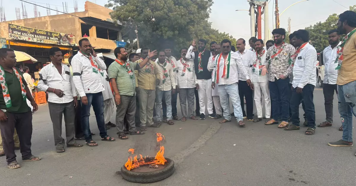 ಮುಖ್ಯ ಚುನಾವಣಾ ಆಯುಕ್ತರ ರಾಜೀನಾಮೆಗೆ ಆಗ್ರಹಿಸಿ ಔರಾದ್ನಲ್ಲಿ ಕಾಂಗ್ರೆಸ್ ಪ್ರತಿಭಟನೆ ಮುಖ್ಯ ಚುನಾವಣಾ ಆಯುಕ್ತರ ರಾಜೀನಾಮೆಗೆ ಆಗ್ರಹಿಸಿ ಔರಾದ್ನಲ್ಲಿ ಕಾಂಗ್ರೆಸ್ ಪ್ರತಿಭಟನೆ