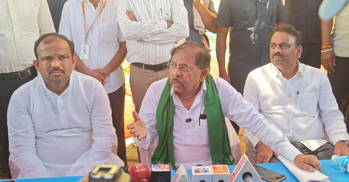 ರೈತರನ್ನು ಸಂಕಷ್ಟದಲ್ಲಿ ಇರಲು ಬಿಡುವುದಿಲ್ಲ : ಡಿಸಿಎಂ ಜಿ.ಪರಮೇಶ್ವರ್ ರೈತರನ್ನು ಸಂಕಷ್ಟದಲ್ಲಿ ಇರಲು ಬಿಡುವುದಿಲ್ಲ : ಡಿಸಿಎಂ ಜಿ.ಪರಮೇಶ್ವರ್