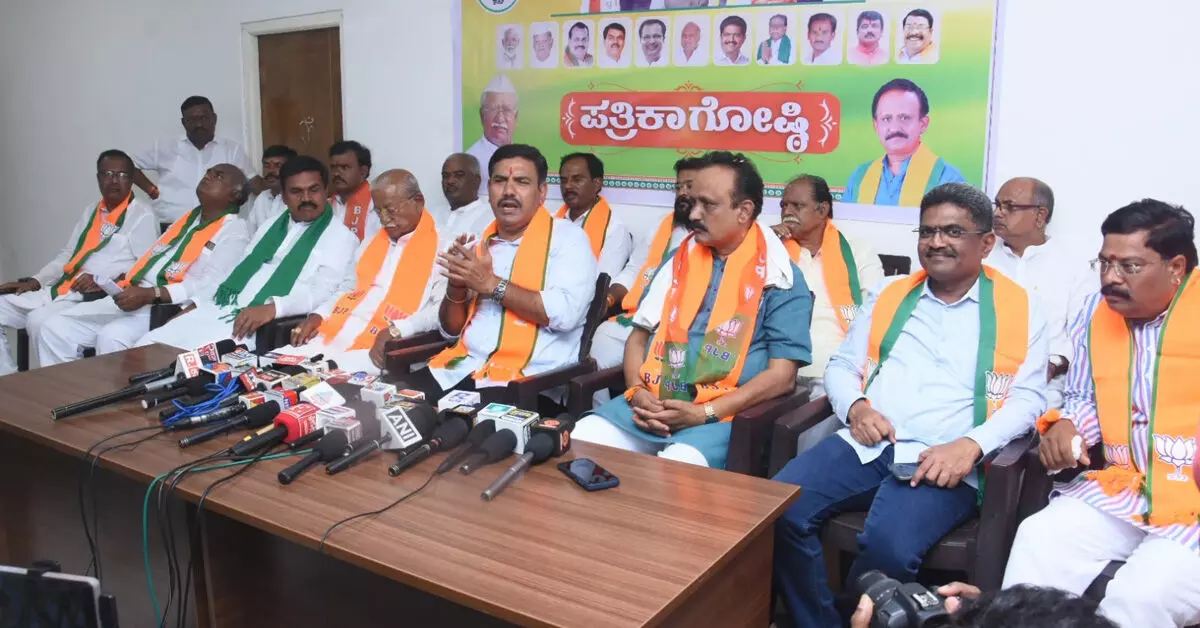 ಕೃಷಿ ಸಾಲಮನ್ನಾ ಮಾಡಿ, ಪ್ರತಿ ಹೆಕ್ಟೇರ್ಗೆ 50 ಸಾವಿರ ರೂ. ಪರಿಹಾರ ನೀಡಿ: ಬಿ.ವೈ.ವಿಜಯೇಂದ್ರ ಕೃಷಿ ಸಾಲಮನ್ನಾ ಮಾಡಿ, ಪ್ರತಿ ಹೆಕ್ಟೇರ್ಗೆ 50 ಸಾವಿರ ರೂ. ಪರಿಹಾರ ನೀಡಿ: ಬಿ.ವೈ.ವಿಜಯೇಂದ್ರ
