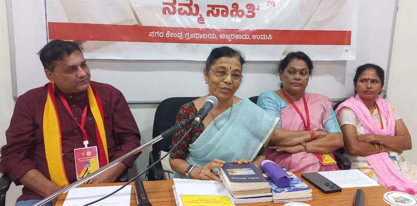 ಸಾಹಿತ್ಯ ಕೃತಿ ಬದುಕನ್ನು ಸೂಕ್ಷ್ಮವಾಗಿ ಅರ್ಥೈಸಲು ಸಹಕಾರಿ: ಡಾ.ಬನ್ನಾಡಿ ಸಾಹಿತ್ಯ ಕೃತಿ ಬದುಕನ್ನು ಸೂಕ್ಷ್ಮವಾಗಿ ಅರ್ಥೈಸಲು ಸಹಕಾರಿ: ಡಾ.ಬನ್ನಾಡಿ
