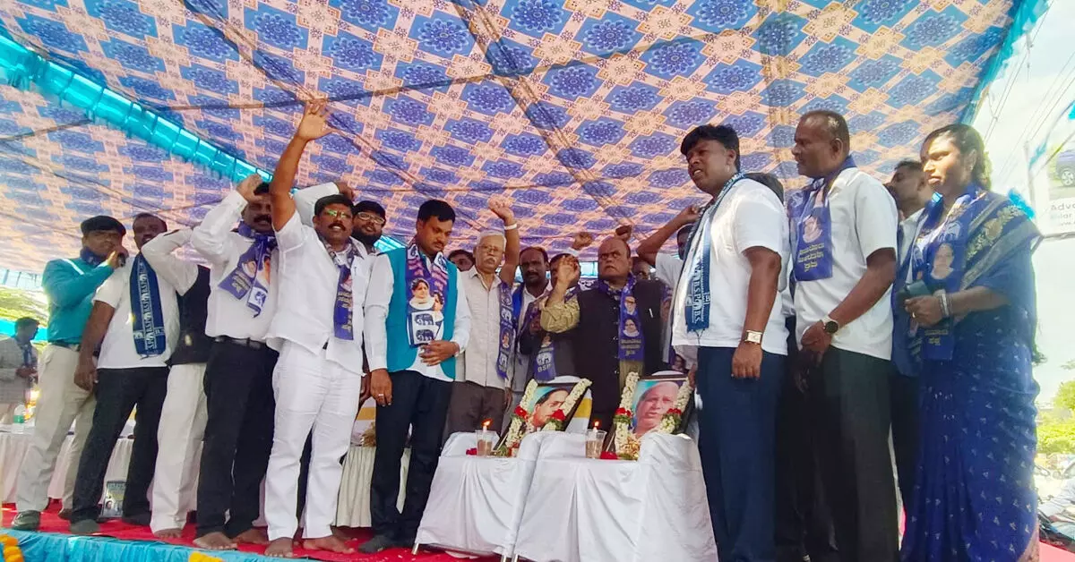 Kolar | ಕಾಂಗ್ರೆಸ್, ಬಿಜೆಪಿಯಿಂದ ಬಡವರ ಉದ್ಧಾರ ಸಾಧ್ಯವಿಲ್ಲ: ಕೃಷ್ಣಮೂರ್ತಿ Kolar | ಕಾಂಗ್ರೆಸ್, ಬಿಜೆಪಿಯಿಂದ ಬಡವರ ಉದ್ಧಾರ ಸಾಧ್ಯವಿಲ್ಲ: ಕೃಷ್ಣಮೂರ್ತಿ