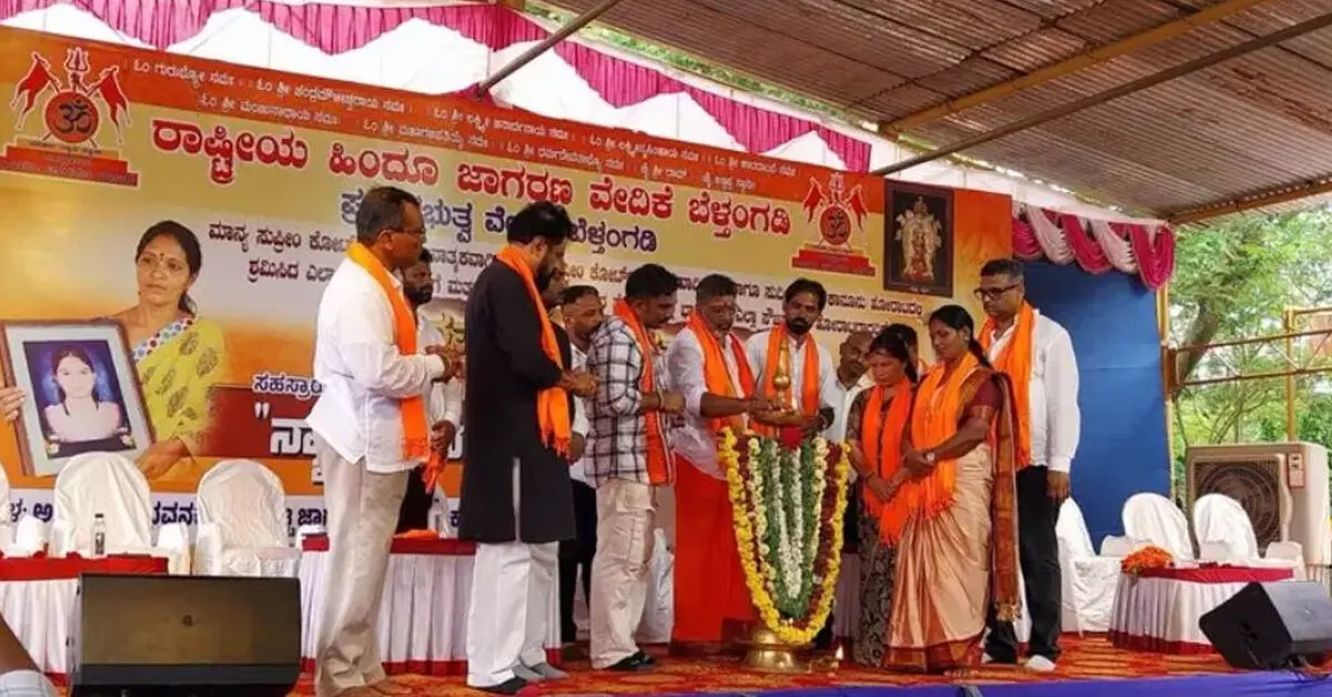 ಸೌಜನ್ಯ ಪ್ರಕರಣಕ್ಕೆ 14 ವರ್ಷ: ಬೆಳ್ತಂಗಡಿಯಲ್ಲಿ ಸಾವಿರಾರು ಜನರಿಂದ ‘ನ್ಯಾಯದ ನಡಿಗೆ’ ಸೌಜನ್ಯ ಪ್ರಕರಣಕ್ಕೆ 14 ವರ್ಷ: ಬೆಳ್ತಂಗಡಿಯಲ್ಲಿ ಸಾವಿರಾರು ಜನರಿಂದ ‘ನ್ಯಾಯದ ನಡಿಗೆ’