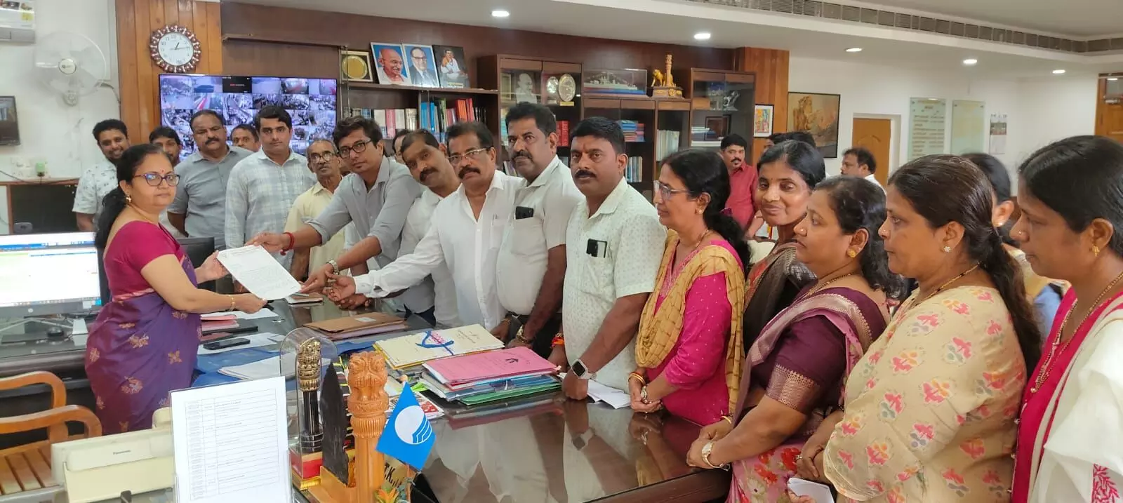 ಉಡುಪಿ ನಗರಸಭೆ ಕಾಮಗಾರಿಗಳಿಗೆ ಚುರುಕು ಮುಟ್ಟಿಸುವಂತೆ ಒತ್ತಾಯಿಸಿ ಡಿಸಿಗೆ ಮನವಿ ಉಡುಪಿ ನಗರಸಭೆ ಕಾಮಗಾರಿಗಳಿಗೆ ಚುರುಕು ಮುಟ್ಟಿಸುವಂತೆ ಒತ್ತಾಯಿಸಿ ಡಿಸಿಗೆ ಮನವಿ