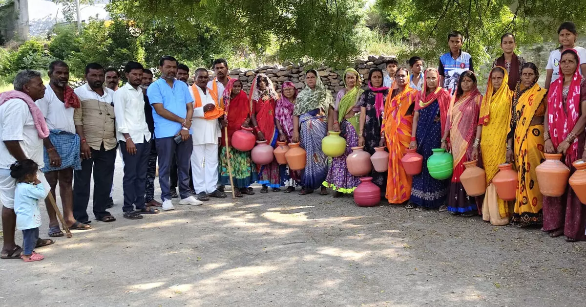 ಕಾಳಗಿ: ಕುಡಿಯುವ ನೀರಿಗಾಗಿ ಸುಂಠಾಣ ತಾಂಡದ ಜನರ ಪರದಾಟ ಕಾಳಗಿ: ಕುಡಿಯುವ ನೀರಿಗಾಗಿ ಸುಂಠಾಣ ತಾಂಡದ ಜನರ ಪರದಾಟ