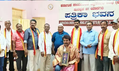 ಸುರಪುರ | ಕರ್ನಾಟಕ ಉರ್ದು ಅಕಾಡೆಮಿ ವತಿಯಿಂದ ಪತ್ರಕರ್ತ ಗಿರೀಶ್ ಶಾಬಾದಿ ಅವರಿಗೆ ಸನ್ಮಾನ