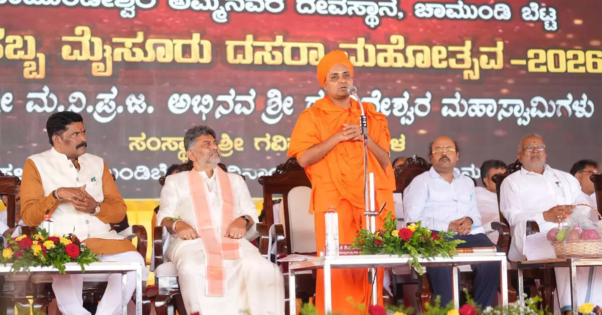 Mysore Dasara 2026 | ದೊರೆಯ ಹಬ್ಬವಾಗಿದ್ದ ದಸರಾ ಇಂದು ಧರೆಯ ಹಬ್ಬವಾಗಿದೆ: ಅಭಿನವ ಗವಿಸಿದ್ದೇಶ್ವರ ಶ್ರಿ Mysore Dasara 2026 | ದೊರೆಯ ಹಬ್ಬವಾಗಿದ್ದ ದಸರಾ ಇಂದು ಧರೆಯ ಹಬ್ಬವಾಗಿದೆ: ಅಭಿನವ ಗವಿಸಿದ್ದೇಶ್ವರ ಶ್ರಿ