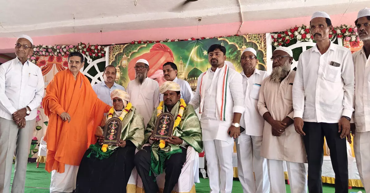ಸೌಹಾರ್ದಯುತ ಸೇವೆಯಿಂದ ಸಾಮರಸ್ಯ ಉಗಮ: ಹಾರಕೂಡ ಶ್ರೀ ಸೌಹಾರ್ದಯುತ ಸೇವೆಯಿಂದ ಸಾಮರಸ್ಯ ಉಗಮ: ಹಾರಕೂಡ ಶ್ರೀ