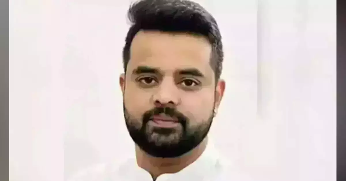 ಪ್ರಜ್ವಲ್ ರೇವಣ್ಣ ಜೈಲು ಸ್ಥಳಾಂತರ ವಿಚಾರ; ರಾಜಕೀಯ ಒತ್ತಡದ ಶಂಕೆ ಪ್ರಜ್ವಲ್ ರೇವಣ್ಣ ಜೈಲು ಸ್ಥಳಾಂತರ ವಿಚಾರ; ರಾಜಕೀಯ ಒತ್ತಡದ ಶಂಕೆ
