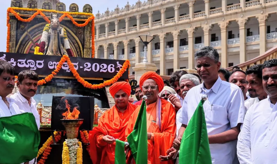 ವಿಧಾನಸೌಧದಲ್ಲಿ ಕಿತ್ತೂರು ರಾಣಿ ಚೆನ್ನಮ್ಮ ವಿಜಯ ಜ್ಯೋತಿ ಯಾತ್ರೆಗೆ ಚಾಲನೆ ವಿಧಾನಸೌಧದಲ್ಲಿ ಕಿತ್ತೂರು ರಾಣಿ ಚೆನ್ನಮ್ಮ ವಿಜಯ ಜ್ಯೋತಿ ಯಾತ್ರೆಗೆ ಚಾಲನೆ