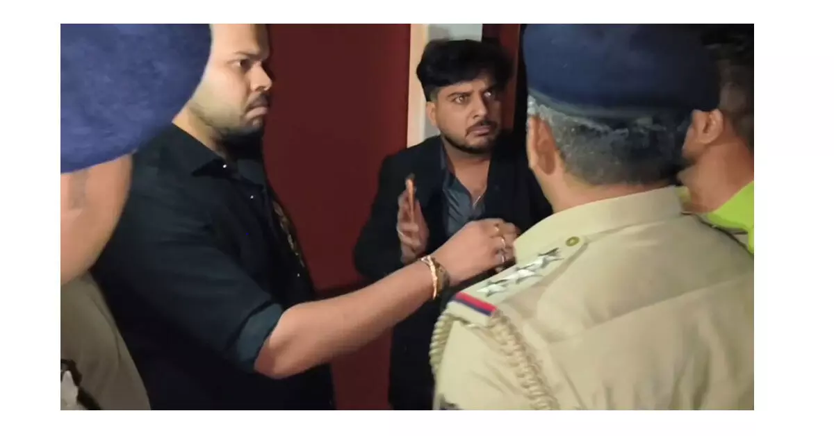 Bengaluru | ಪೊಲೀಸರ ಮೇಲೆ ಹಲ್ಲೆ, ನಿಂದನೆ ಆರೋಪ: ಆಂಧ್ರದ ಐಎಎಸ್ ಅಧಿಕಾರಿ ಮೇಲೆ FIR Bengaluru | ಪೊಲೀಸರ ಮೇಲೆ ಹಲ್ಲೆ, ನಿಂದನೆ ಆರೋಪ: ಆಂಧ್ರದ ಐಎಎಸ್ ಅಧಿಕಾರಿ ಮೇಲೆ FIR