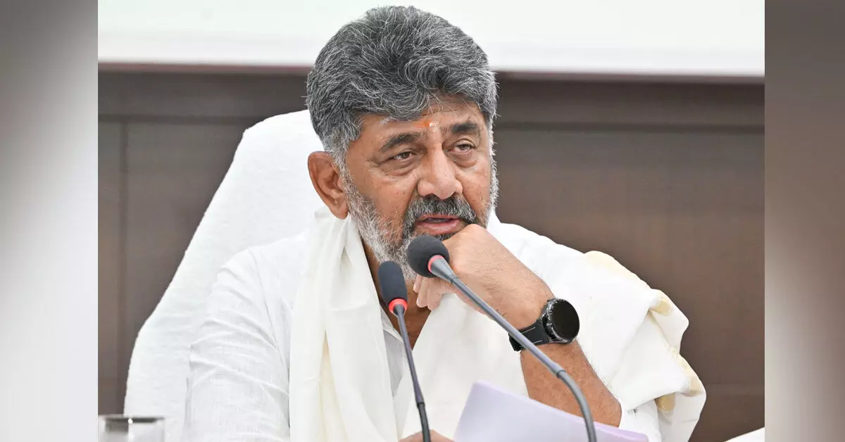 ರಾಹುಲ್ ಗಾಂಧಿ ನನ್ನನ್ನು ತಳ್ಳಲಿಲ್ಲ: ಸಿಎಂ ಶಿವಕುಮಾರ್ ಸ್ಪಷ್ಟನೆ ರಾಹುಲ್ ಗಾಂಧಿ ನನ್ನನ್ನು ತಳ್ಳಲಿಲ್ಲ: ಸಿಎಂ ಶಿವಕುಮಾರ್ ಸ್ಪಷ್ಟನೆ