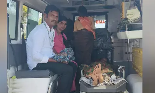 Koppal | ಆಂಬುಲೆನ್ಸ್‌ನಲ್ಲೇ ಮಗುವಿಗೆ ಜನ್ಮ ನೀಡಿದ ಮಹಿಳೆ