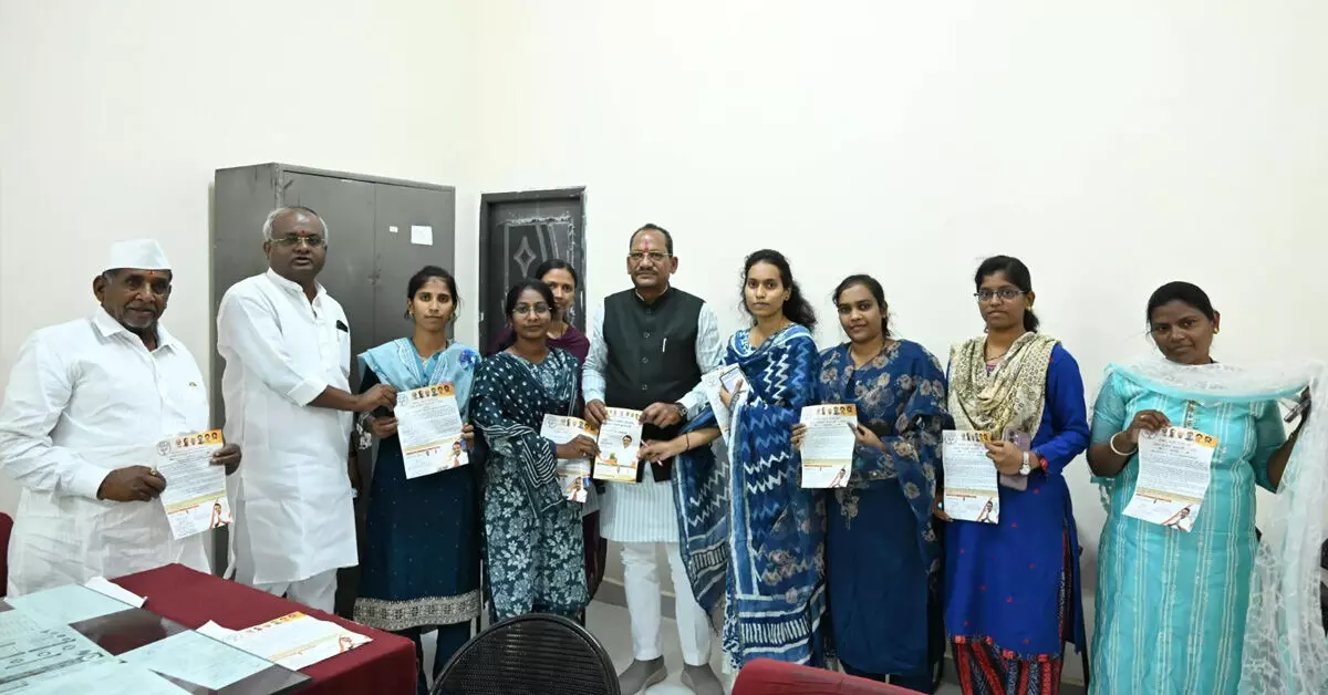ಈಶಾನ್ಯ ಶಿಕ್ಷಕರ ಕ್ಷೇತ್ರದ ಚುನಾವಣೆ: ಶಶೀಲ್ ಜಿ.ನಮೋಶಿ ಪರ ಶಾಸಕ ಪ್ರಭು ಚವ್ಹಾಣ್ ಪ್ರಚಾರ ಈಶಾನ್ಯ ಶಿಕ್ಷಕರ ಕ್ಷೇತ್ರದ ಚುನಾವಣೆ: ಶಶೀಲ್ ಜಿ.ನಮೋಶಿ ಪರ ಶಾಸಕ ಪ್ರಭು ಚವ್ಹಾಣ್ ಪ್ರಚಾರ