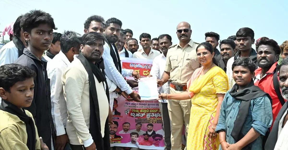 ಸುರಪುರ | ರಸ್ತೆ ಅಗೆದು ಹಾಗೆಯೇ ಬಿಟ್ಟವರ ವಿರುದ್ಧ ಕ್ರಮ ಕೈಗೊಳ್ಳದಿದ್ದರೆ ತೀವ್ರ ಪ್ರತಿಭಟನೆ : ಬಸವರಾಜ ಹಾದಿಮನಿ ಸುರಪುರ | ರಸ್ತೆ ಅಗೆದು ಹಾಗೆಯೇ ಬಿಟ್ಟವರ ವಿರುದ್ಧ ಕ್ರಮ ಕೈಗೊಳ್ಳದಿದ್ದರೆ ತೀವ್ರ ಪ್ರತಿಭಟನೆ : ಬಸವರಾಜ ಹಾದಿಮನಿ