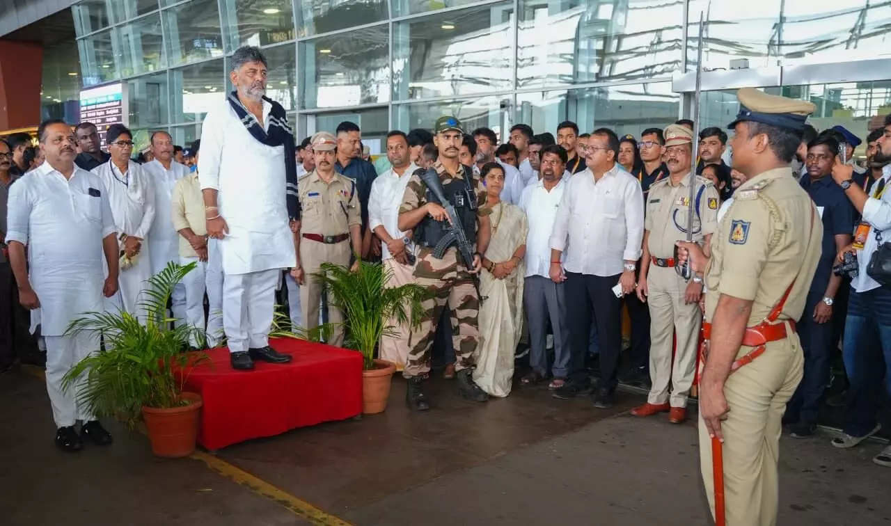 ಉಚ್ಚಿಲದತ್ತ ಮುಖ್ಯಮಂತ್ರಿ ಡಿ.ಕೆ. ಶಿವಕುಮಾರ್ ಪ್ರಯಾಣ ಉಚ್ಚಿಲದತ್ತ ಮುಖ್ಯಮಂತ್ರಿ ಡಿ.ಕೆ. ಶಿವಕುಮಾರ್ ಪ್ರಯಾಣ