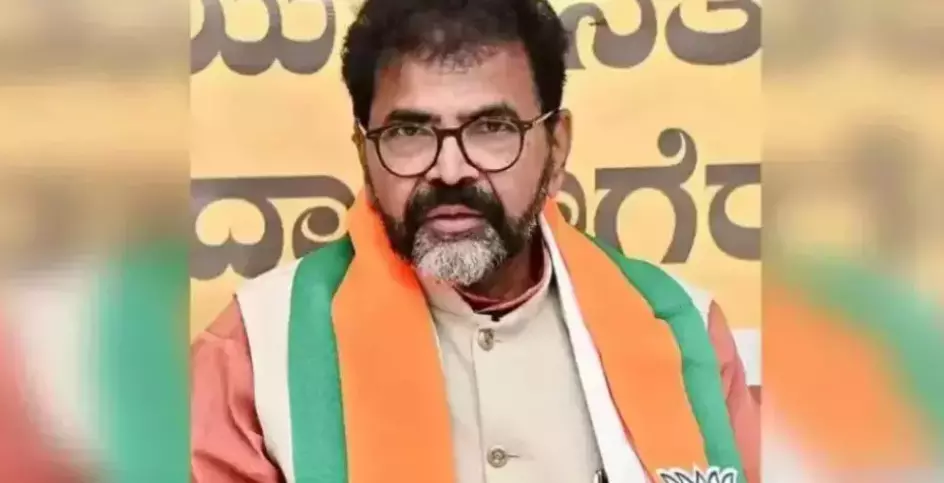 ಬರ ಪರಿಹಾರವಾಗಿ ರೈತರಿಗೆ 25 ಸಾವಿರ ರೂ.ನೀಡಿ; ರಾಜ್ಯ ಸರಕಾರಕ್ಕೆ ಛಲವಾದಿ ನಾರಾಯಣಸ್ವಾಮಿ ಆಗ್ರಹ ಬರ ಪರಿಹಾರವಾಗಿ ರೈತರಿಗೆ 25 ಸಾವಿರ ರೂ.ನೀಡಿ; ರಾಜ್ಯ ಸರಕಾರಕ್ಕೆ ಛಲವಾದಿ ನಾರಾಯಣಸ್ವಾಮಿ ಆಗ್ರಹ