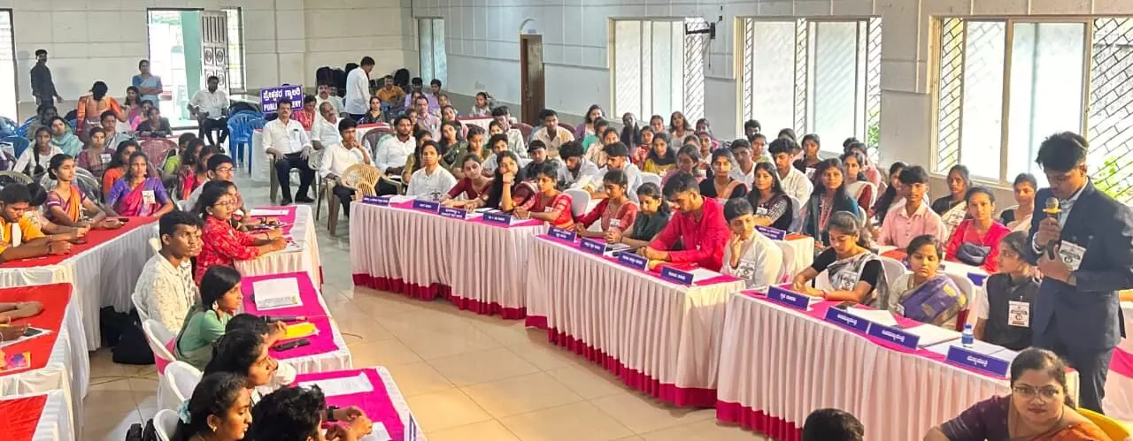 ಕುಂದಾಪುರದಲ್ಲಿ ಗಮನ ಸೆಳೆದ ‘ಯುವ ಸಂಸತ್ತು’ ಸಭೆ; ವಿಧಾನಸಭಾ ಅಧಿವೇಶನದಂತೆ ವಿದ್ಯಾರ್ಥಿಗಳ ಸಿದ್ಧತೆ ಕುಂದಾಪುರದಲ್ಲಿ ಗಮನ ಸೆಳೆದ ‘ಯುವ ಸಂಸತ್ತು’ ಸಭೆ; ವಿಧಾನಸಭಾ ಅಧಿವೇಶನದಂತೆ ವಿದ್ಯಾರ್ಥಿಗಳ ಸಿದ್ಧತೆ